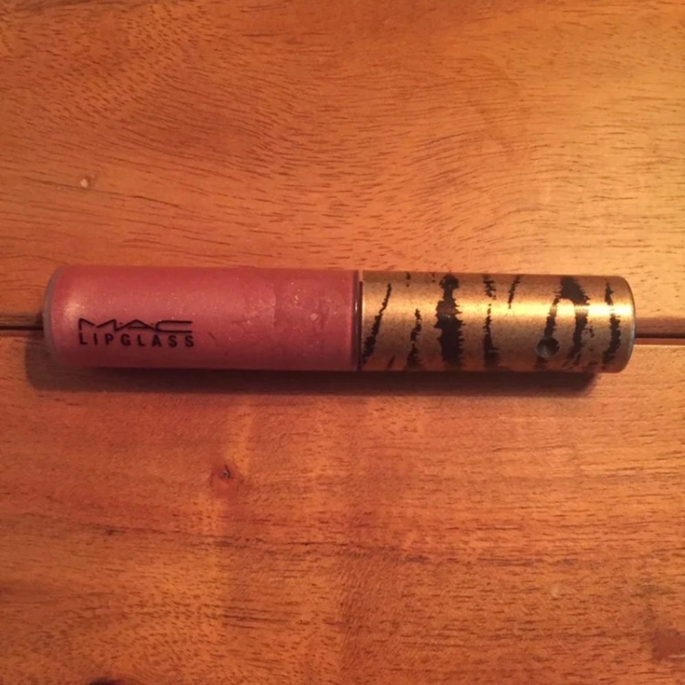 MAC: Lipglass ADVENTURESOME